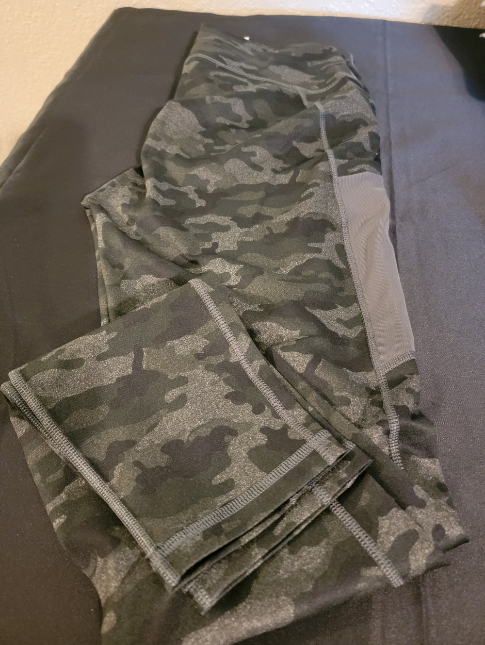 Camo High-Waist Leggings in Black and Gray